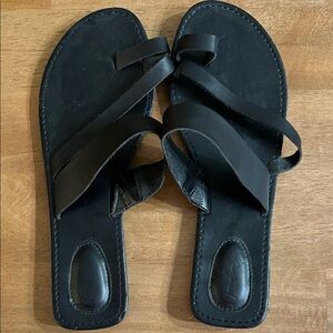 Wonderly Black leather Strappy Sandals